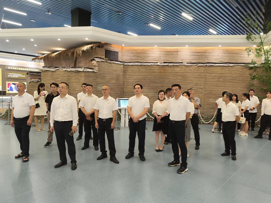 宁德市云顶集团公司党委主题教育念书班开班并开展现场教学